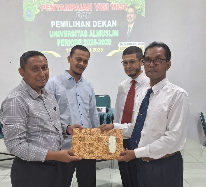 Penyerahan SK Dekan Oleh Senat Fakultas